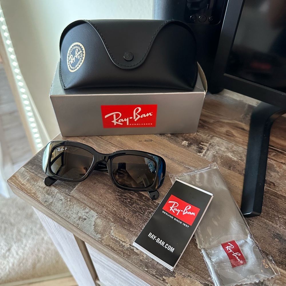 Ray-ban polarized sunglasses RB-4122.
